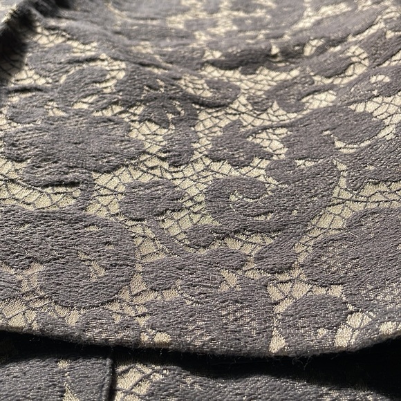 Banana Republic pencil skirt - Picture 4 of 8